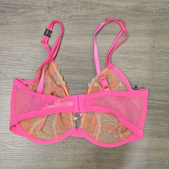 Victoria's Secret Lace Unlined Demi Bra - Picture 4 of 4